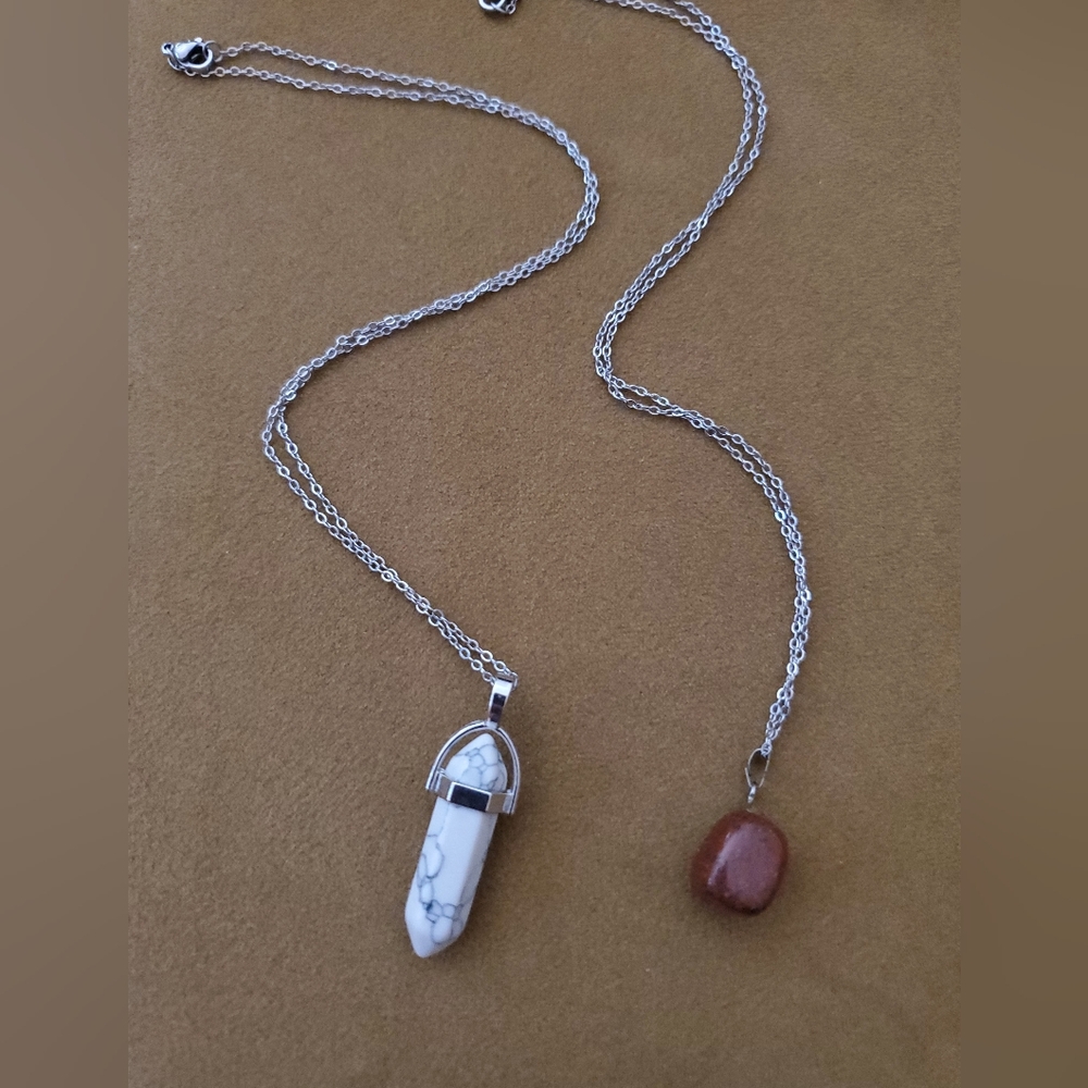 White Howlite Bullent Pendant & Chunk of Red Jasper Pendant Necklace Set